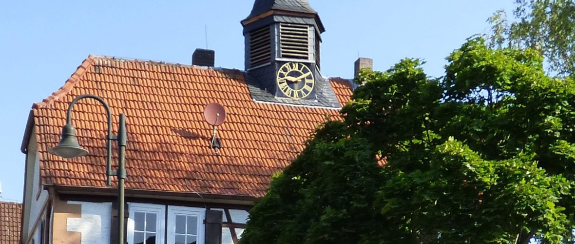 Fachwerkhaus mit Glockenturm