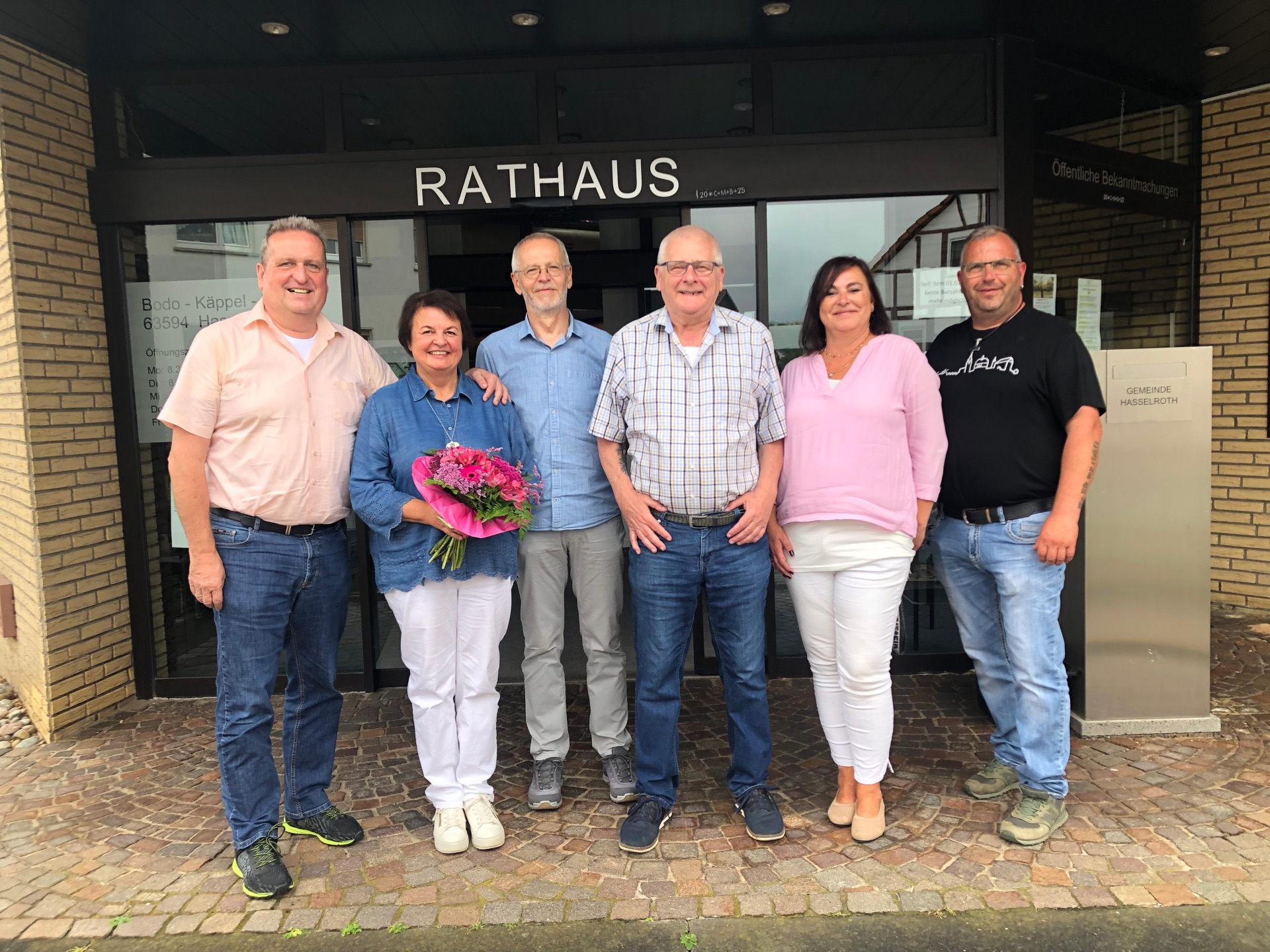 Jubilarin Liselotte Bangert mit Pfarrerin Kerstin Reinold, Kreisbeigeordneter Hugo Klein und Bürgermeister Matthias Pfeifer