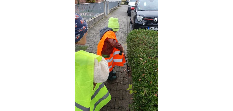 Jubilarin Liselotte Bangert mit Pfarrerin Kerstin Reinold, Kreisbeigeordneter Hugo Klein und Bürgermeister Matthias Pfeifer