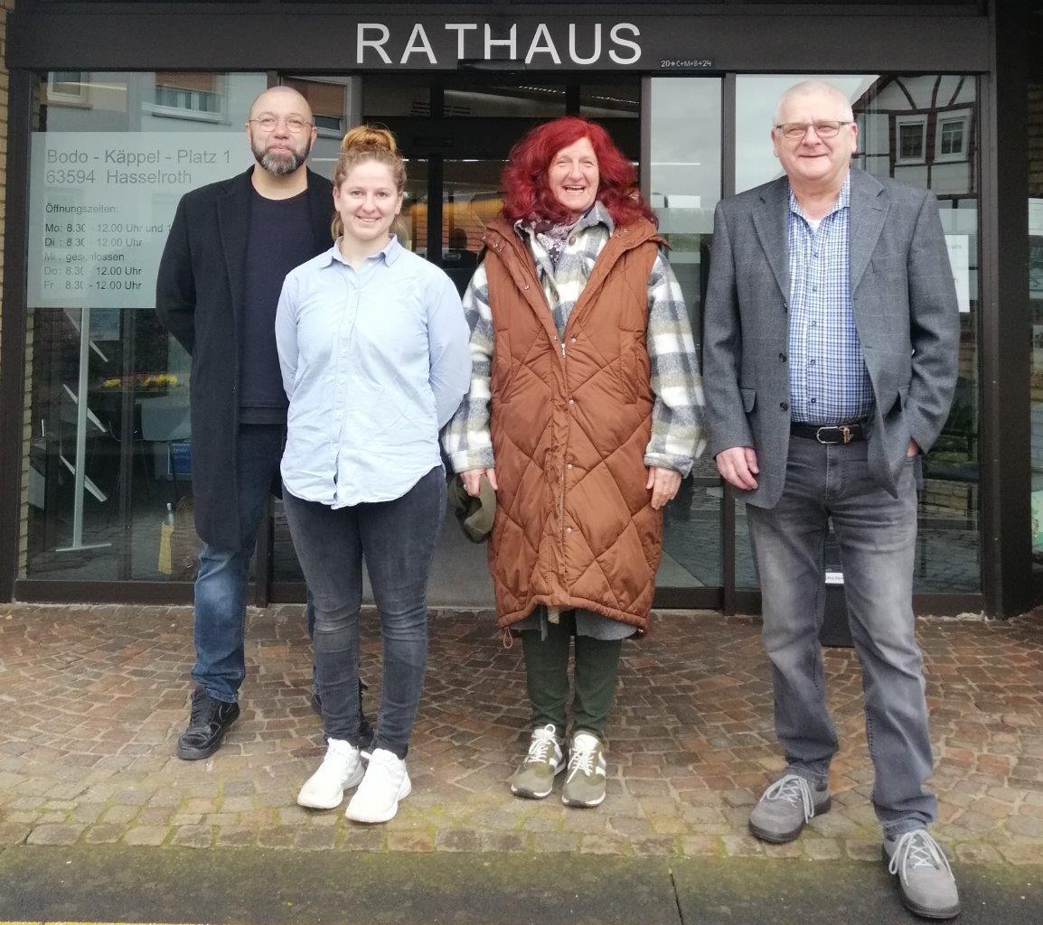 von links nach rechts: Leiter der Hassel-Bande“ Stefan Wenzel, Melanie Sorge, Cornelia Thalmann, Hauptamtsleiter Siegfried Richter